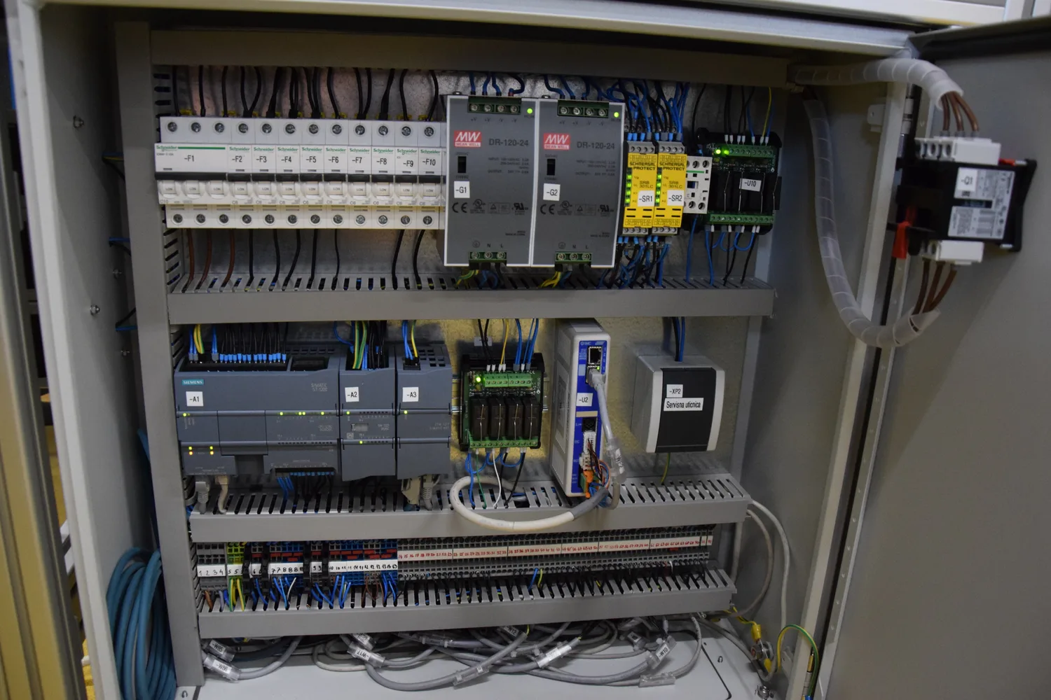 Elektroormar stroja BRIZ za brojanje, izbijanje i pakiranje komponenti