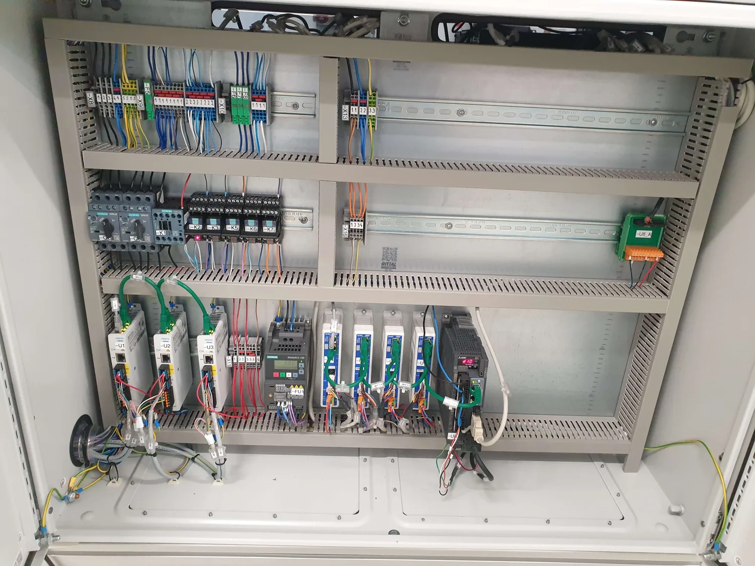 Festo pogoni i Siemens Sinamics V20 frekvencijski pretvarač u elektroormaru