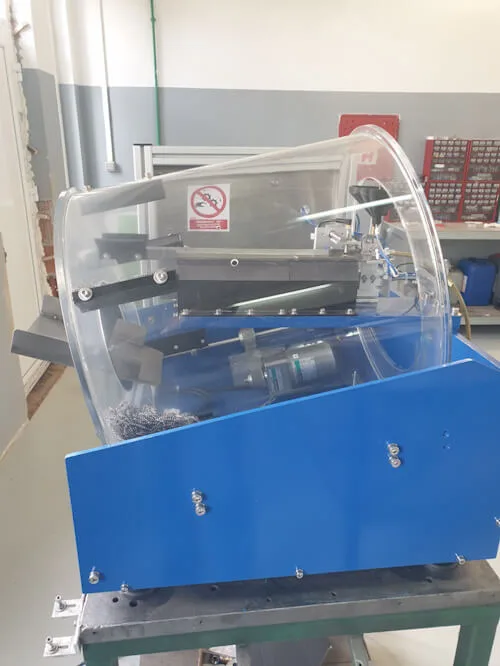 Detalj rotacijskog bubnja koji razdvaja opruge